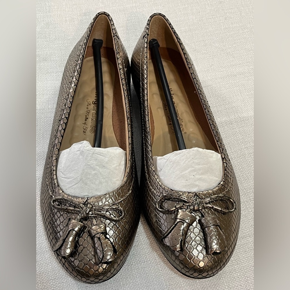Walking Cradles Leather Metallic gold Bethany Flat Slip On Shoes 6W New